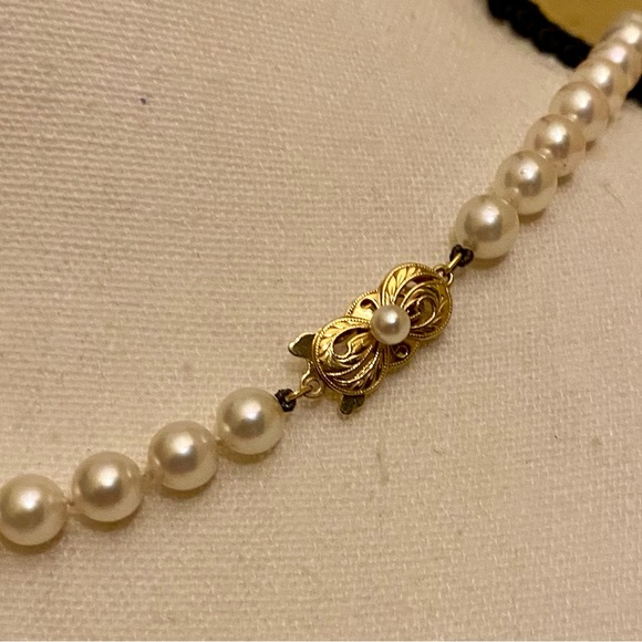MIKIMOTO AKOYA Pearl Necklace; 18K gold; 18” Length; Pristine Condition. - Picture 3 of 9
